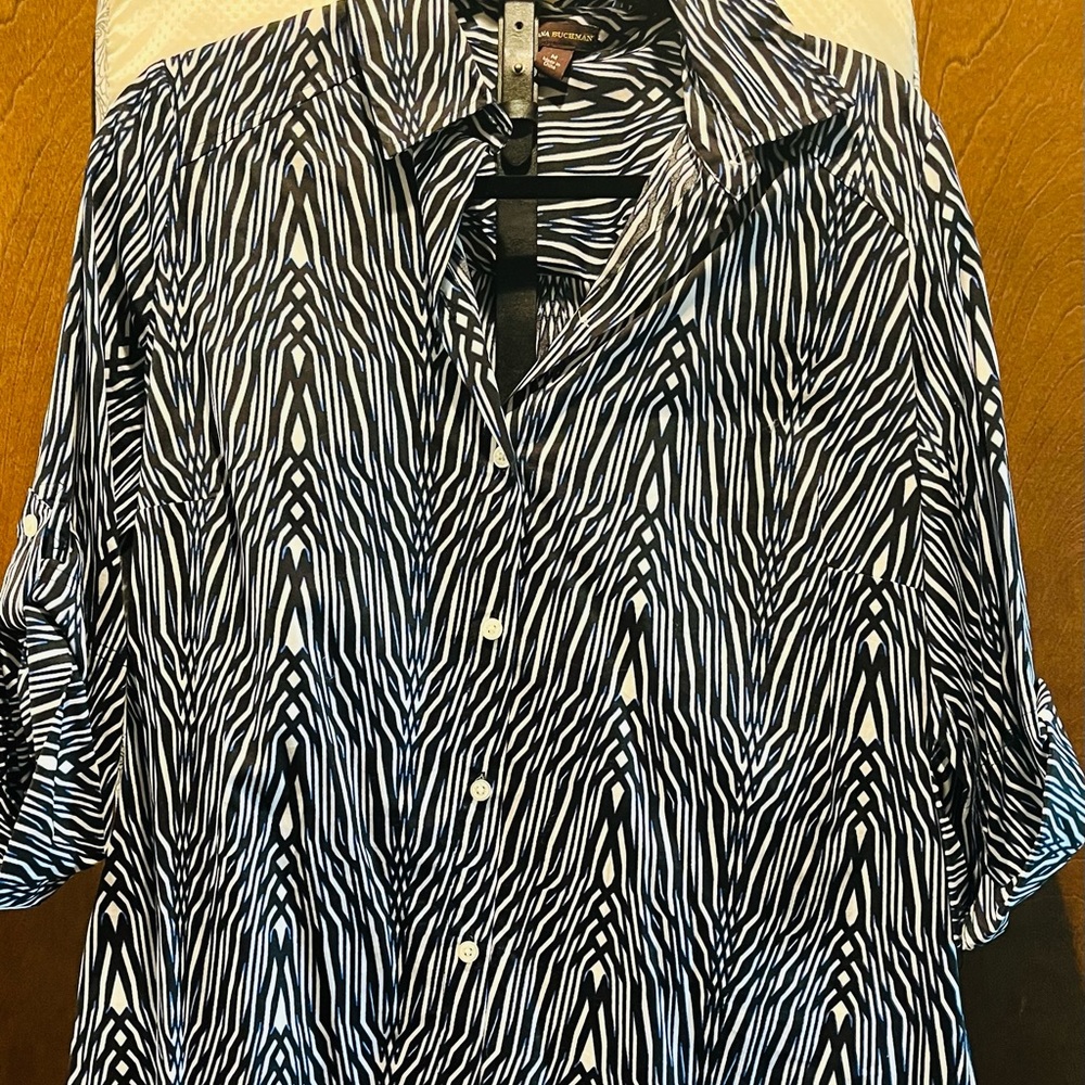 Dana Buchman Long blue/black shirt with belt